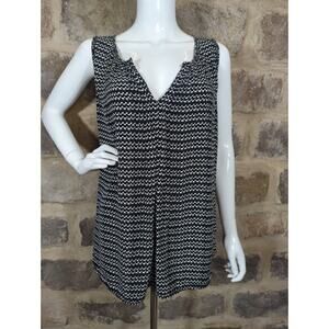 Max Studio Sleeveless Blouse Woman's Large Black‎ White Geometric V-Neck